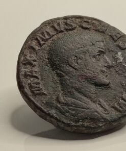 Numismática | Sestercio de Maximus (hijo de Maximino I), como César, Æ Sestertius. Roma, 236-238 d. C.