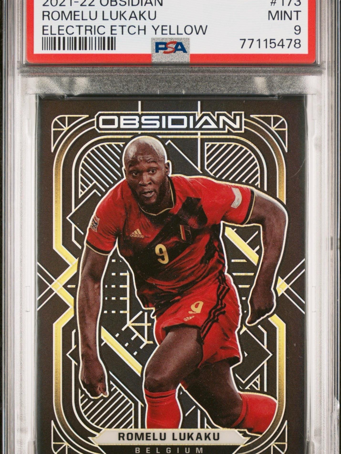 Fotografía de Cromo 2021-22 Panini Obsidian Romelu Lukaku /10 PSA 9 Electrich Yellow. POP 2