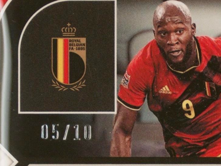 Otra vista de Cromo 2021-22 Panini Obsidian Romelu Lukaku /10 PSA 9 Electrich Yellow. POP 2