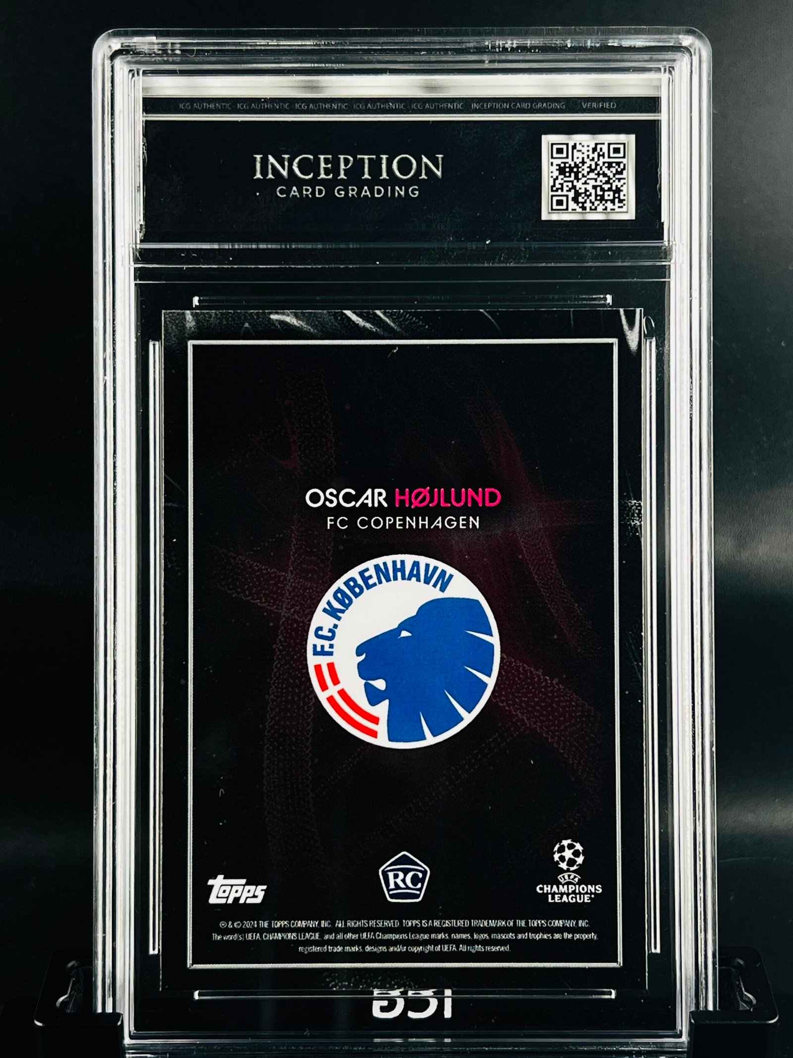 Otra vista de Cromo de fútbol Oscar Hojlund Rookie Topps Knockout Football DNA · GEM MINT 10 · Inception Card Grading · ICG · Sports Cards · TCG